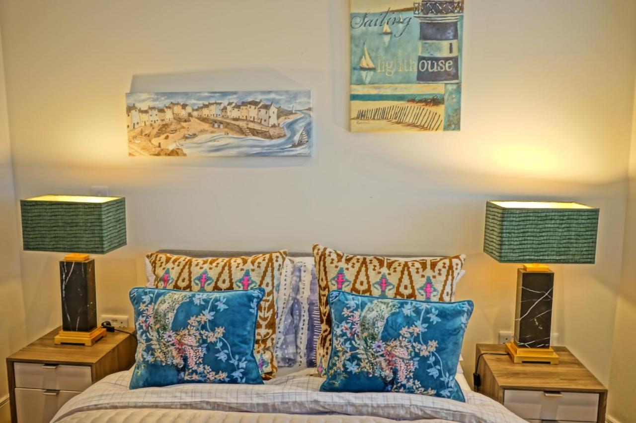 Apartment On The Doorstep Meridian Tower Marina