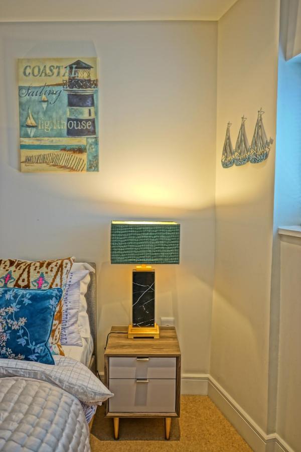 Apartment On The Doorstep Meridian Tower Marina *