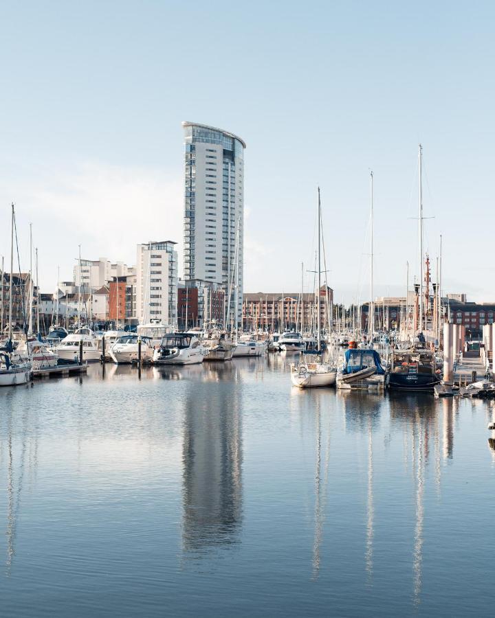 On The Doorstep Meridian Tower Marina *