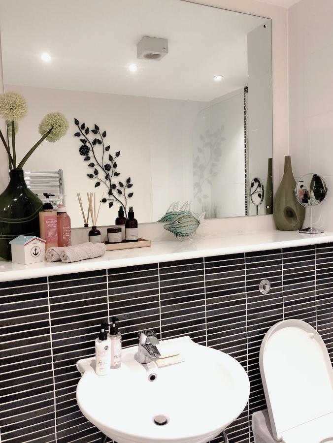 Apartment On The Doorstep Meridian Tower Marina