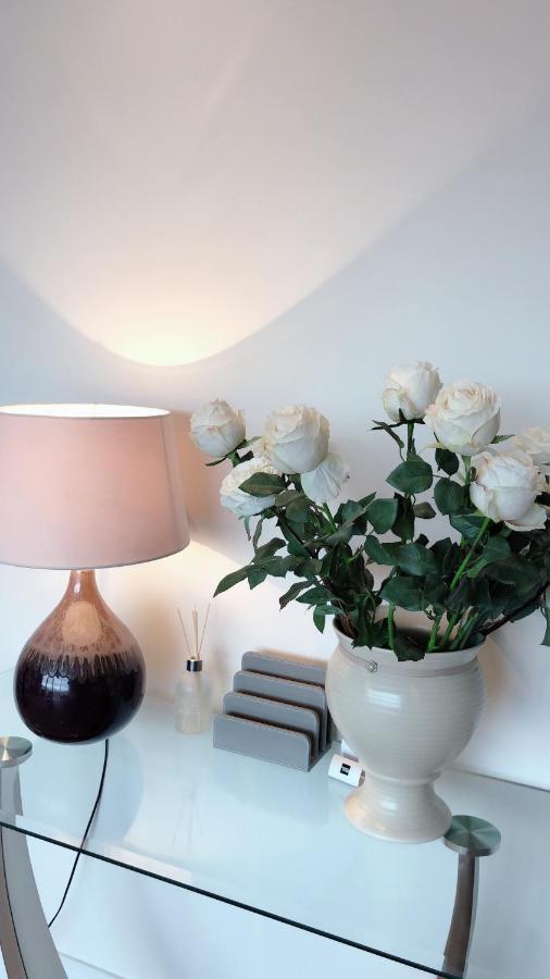 On The Doorstep Meridian Tower Marina Apartment *