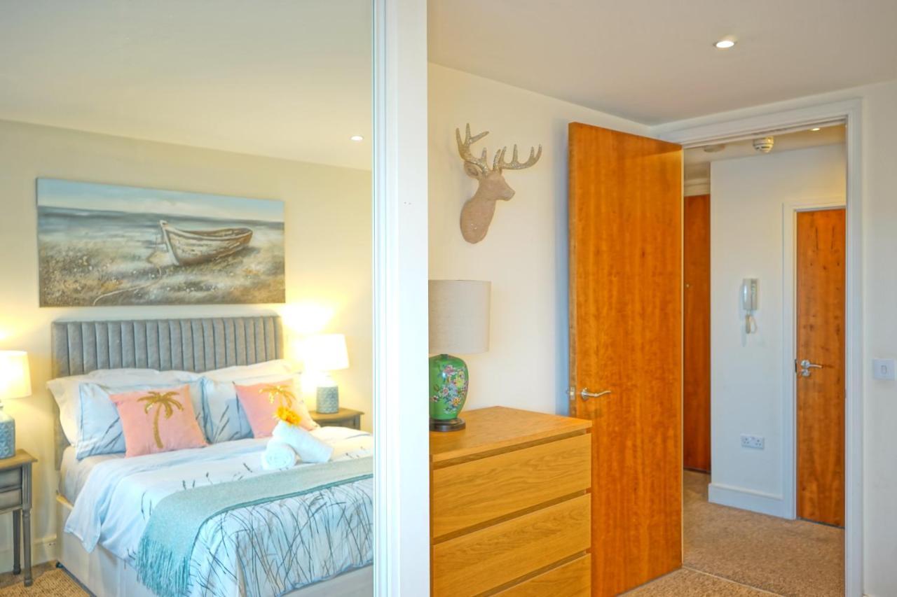 On The Doorstep Meridian Tower Marina Apartment Swansea